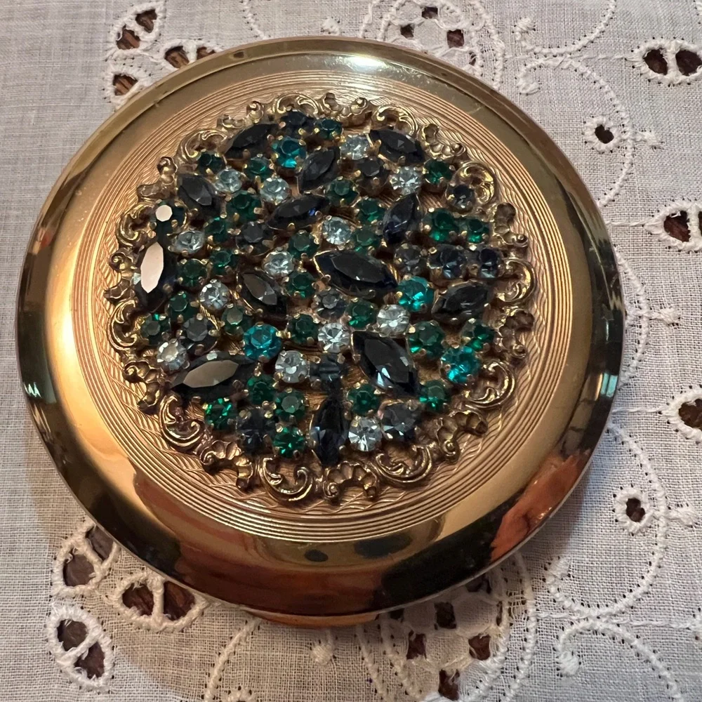 Vintage Round Gold Tone Metal /Rhinestones Compact